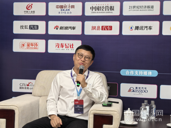 百度李涛：AI汽车是智能座舱终极形态的体现(图1)