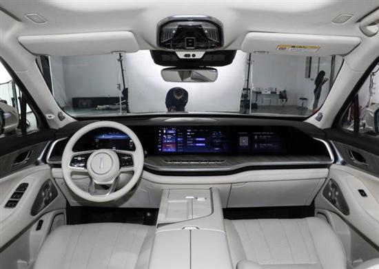 国产版“Model Y”不足18万起售！配43英寸三联屏续航接近700Km(图1)