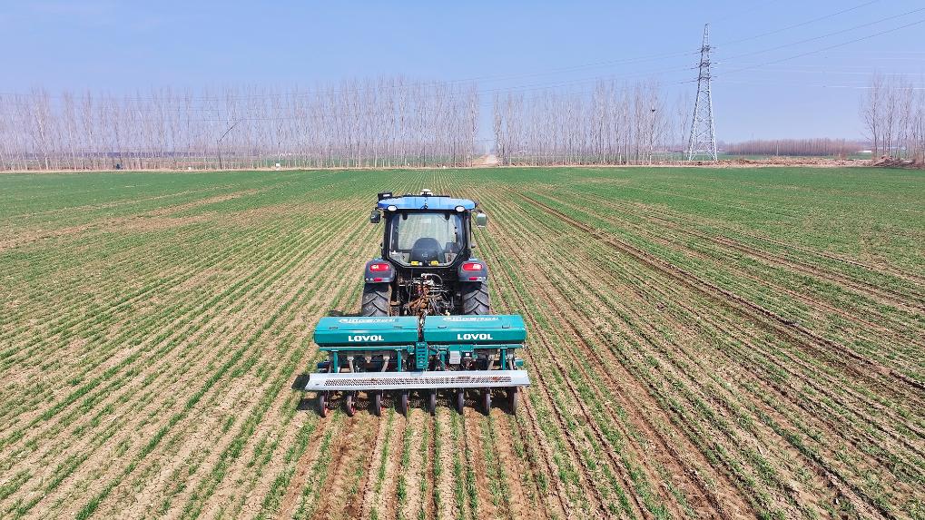 人工智能“开处方” 智慧农机进麦田(图1)