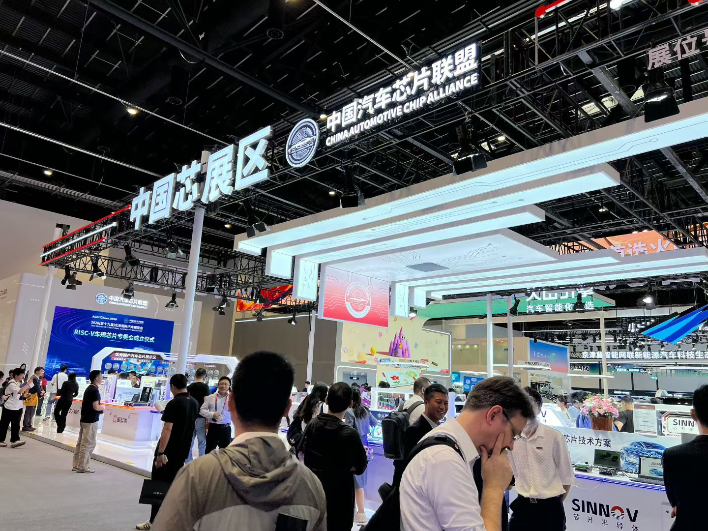 方正微车规SiC MOSFET出货量破3000万颗 跻身功率半导体市场前列(图4)