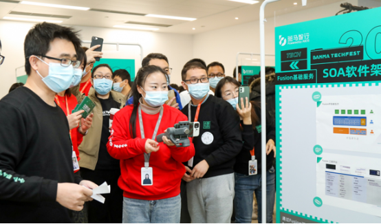 斑马智行系统技术曝光首款智能座舱OS将亮相(图2)