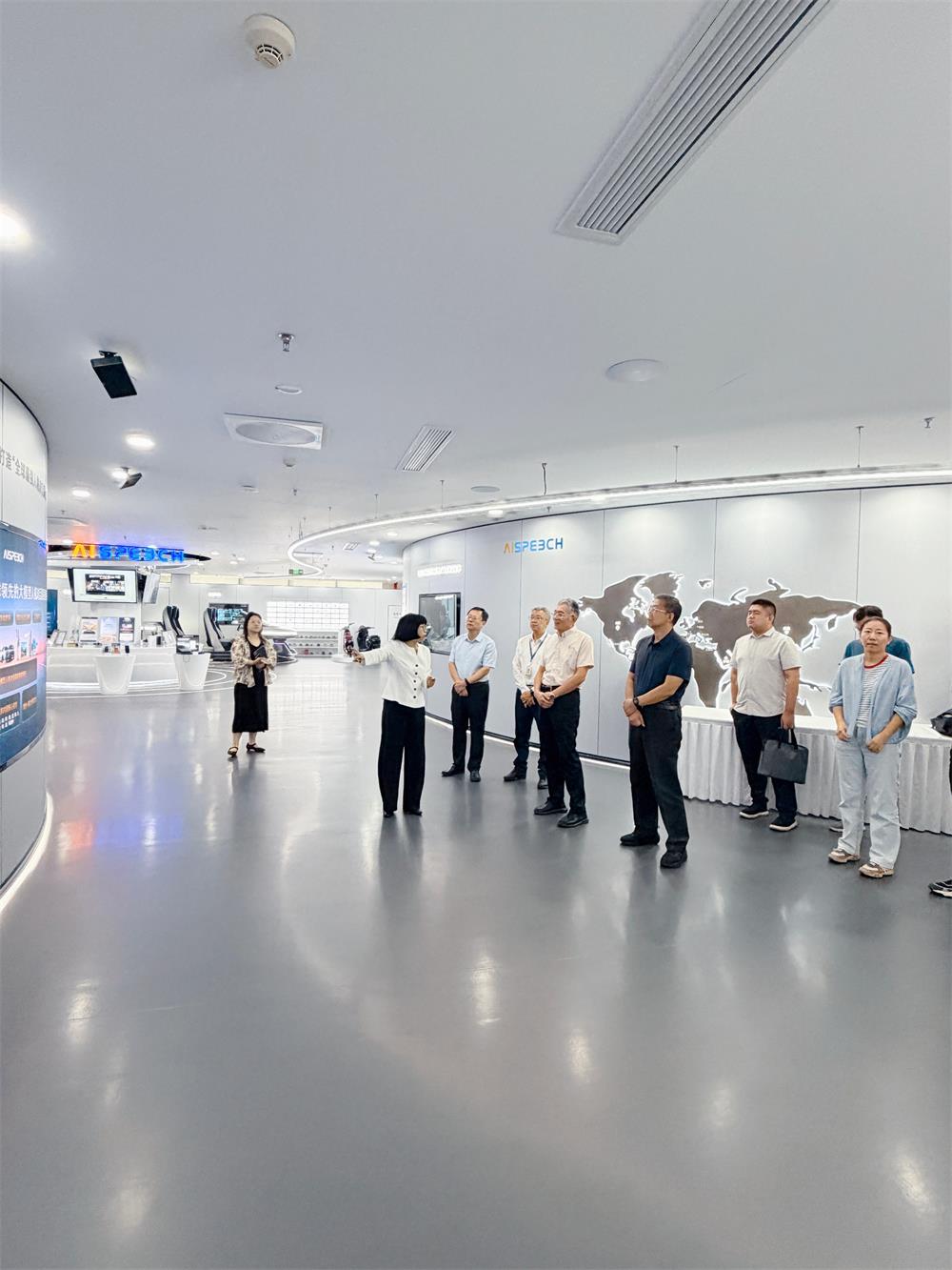 国家工业信息安全发展研究中心领导一行莅临思必驰考察调研(图1)