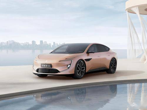 智能座舱再进化：体验阿维塔12的鸿蒙40系统(图1)