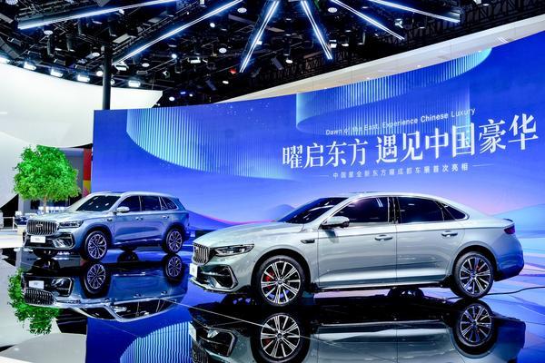 中国星全新东方曜系列成都车展首次亮相刷新燃油车豪华新标准(图8)