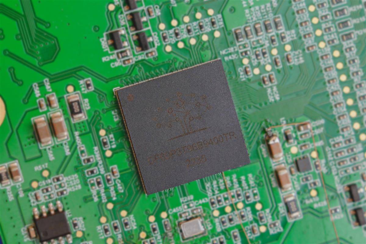 5万亿ETF时代“均衡打底+成长冲锋”破解配置焦虑(图1)