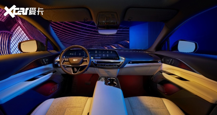 这几点体验秒杀油车！国庆假期现电动车自驾游热潮 崔东树：体现了的巨大社会价值(图1)