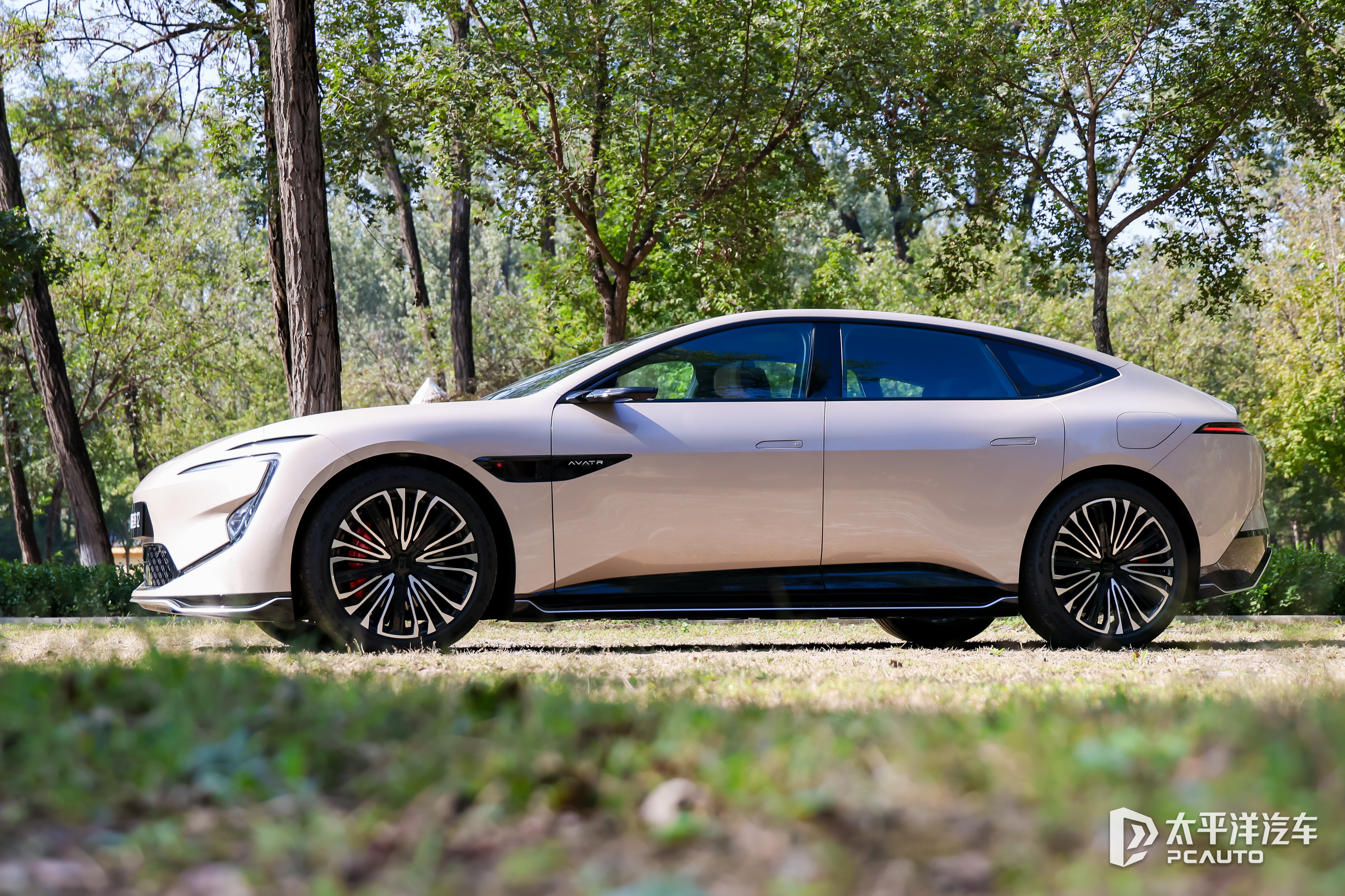 阿维塔12四激光版开启预售 搭载华为ADS 4(图2)