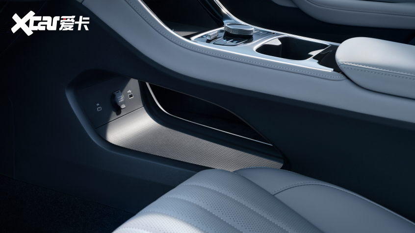 吉利银河星耀6上市688万起携银河星瀑设计抢滩插混市场(图4)