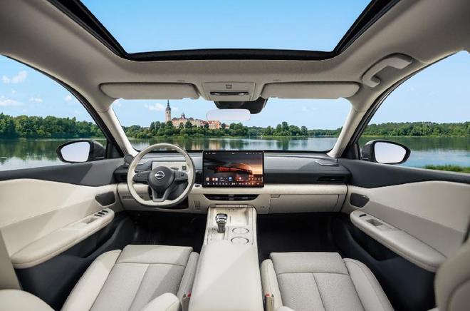 天籁·鸿蒙座舱新车首发亮相 重构燃油智能出行新体验(图5)