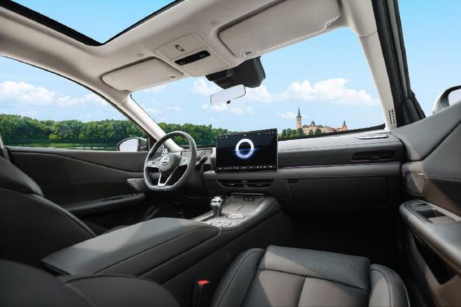 天籁·鸿蒙座舱新车首发亮相 重构燃油智能出行新体验(图6)