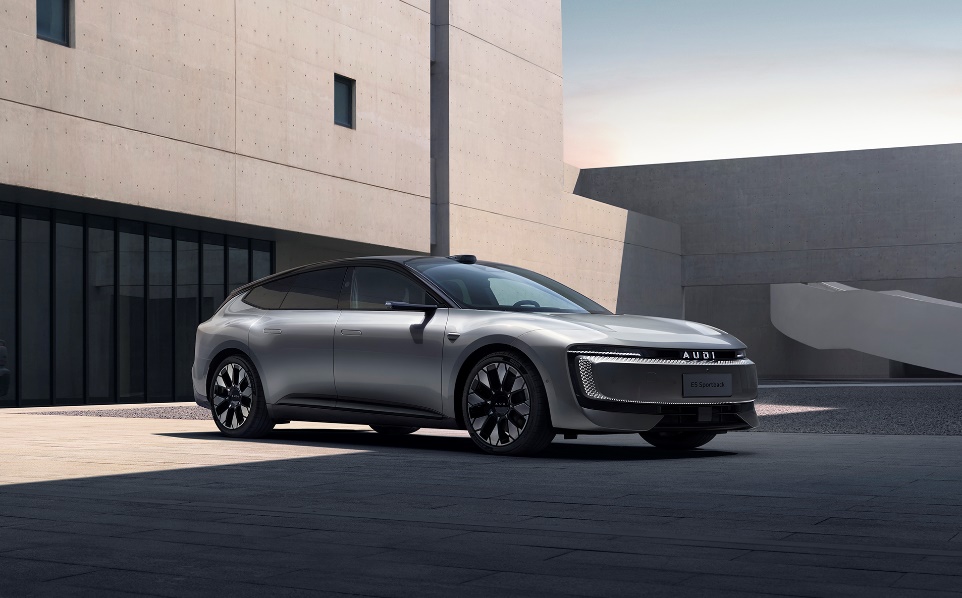 面对“双重困局”BBA正在重新定义电动时代真正的豪华(图2)