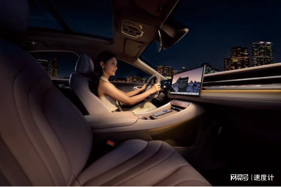 荣威M7 DMH广州车展全球首发豆包AI车机引领智能座舱新风尚(图2)