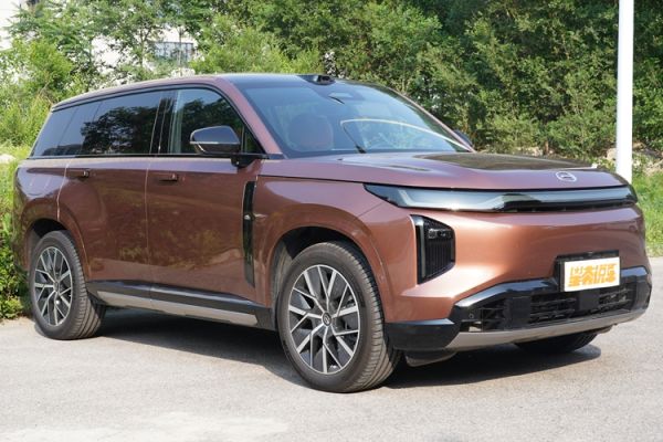 智能座舱的“终极答案”？荣威搭载豆包让所有车机一夜过时(图1)