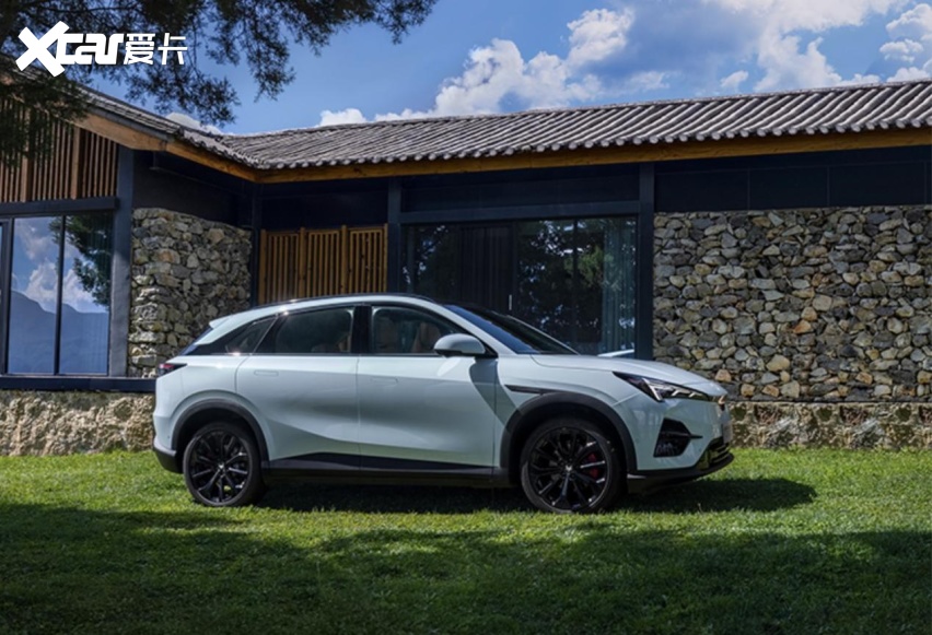 极狐全新阿尔法T5：AI大模型赋能座舱秒变“出行伙伴”(图1)