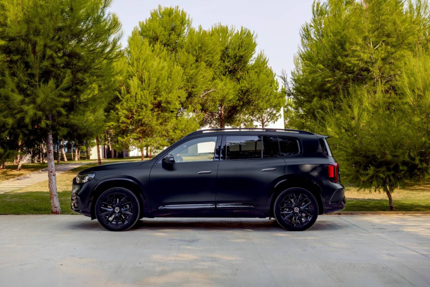 梅赛德斯-奔驰全新GLB发布 纯电版采用800V平台(图2)