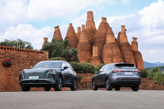 四屏联动+AR-HUD红旗 HS6 PHEV科技体验超沉浸(图1)