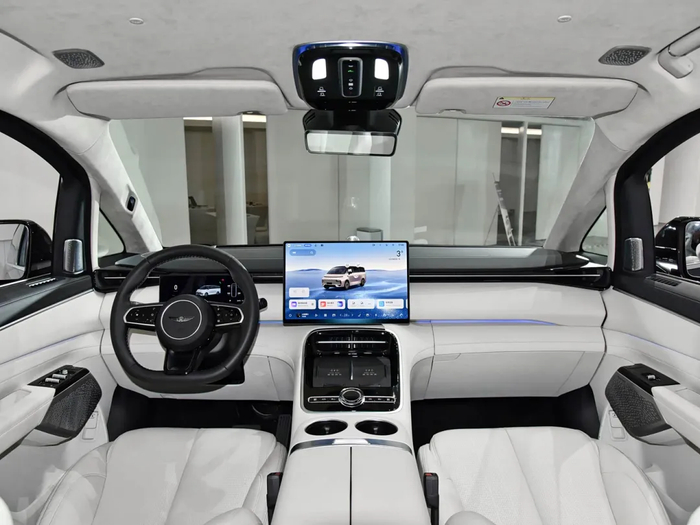 小鹏汽车调整组织架构：自动驾驶、智能座舱中心合并成立通用智能中心(图1)