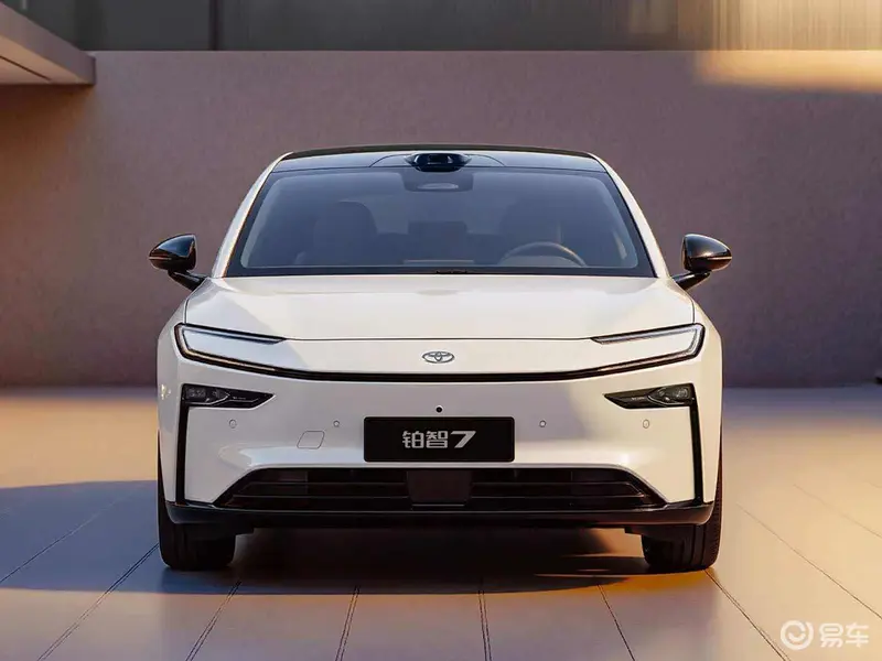 广汽丰田中大型纯电轿车“铂智7”年后上市搭载鸿蒙座舱(图1)